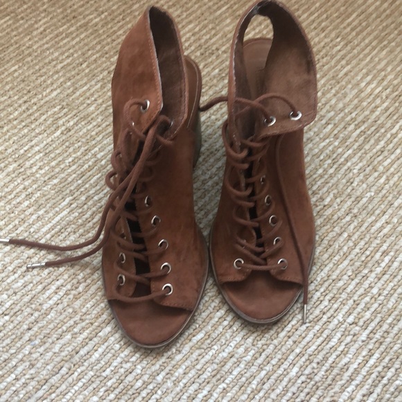 F21 lace up block heels - Picture 2 of 2